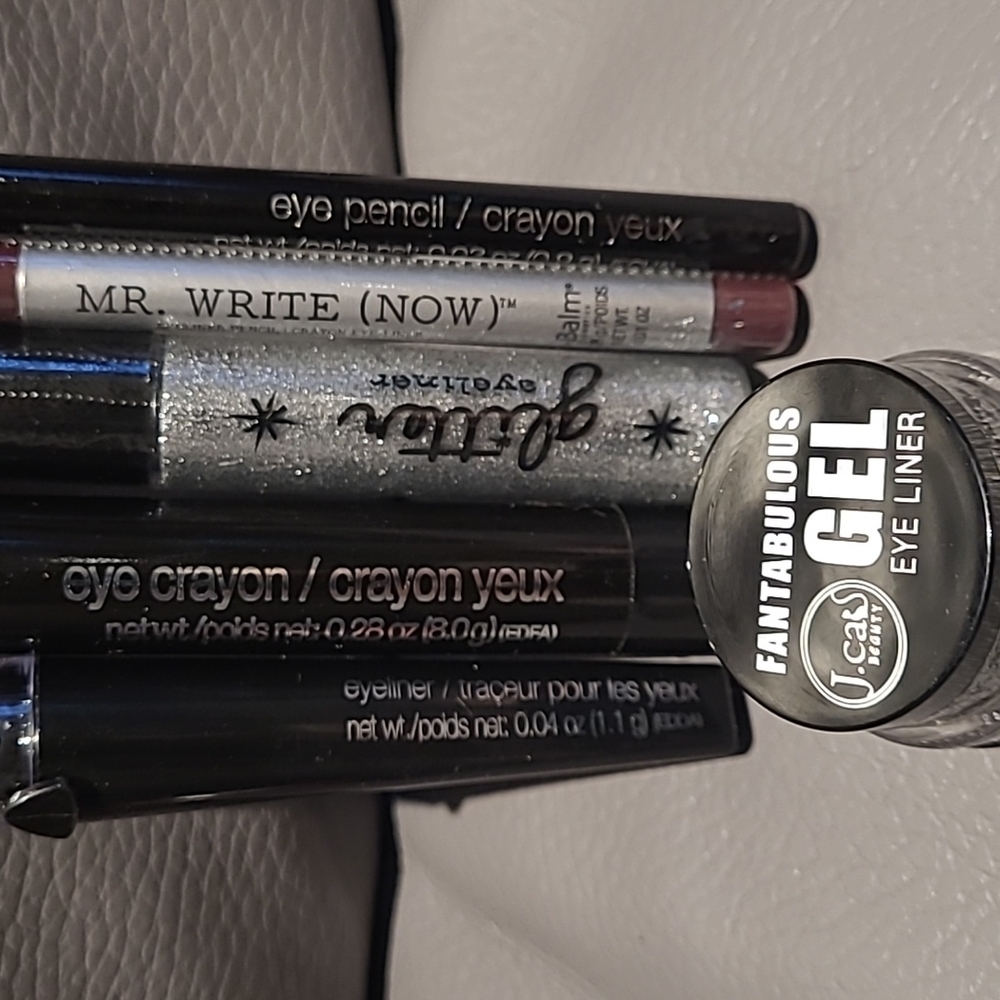 Eye makeup lot - Picture 2 of 2